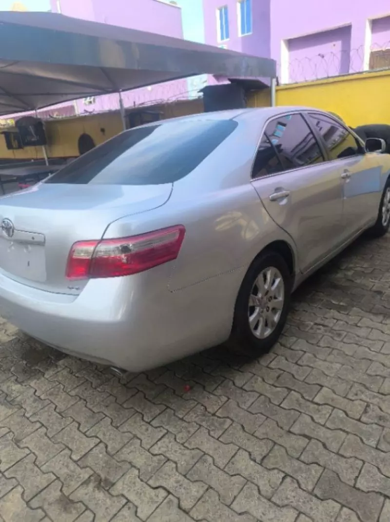 Toyota Camry   - 2009