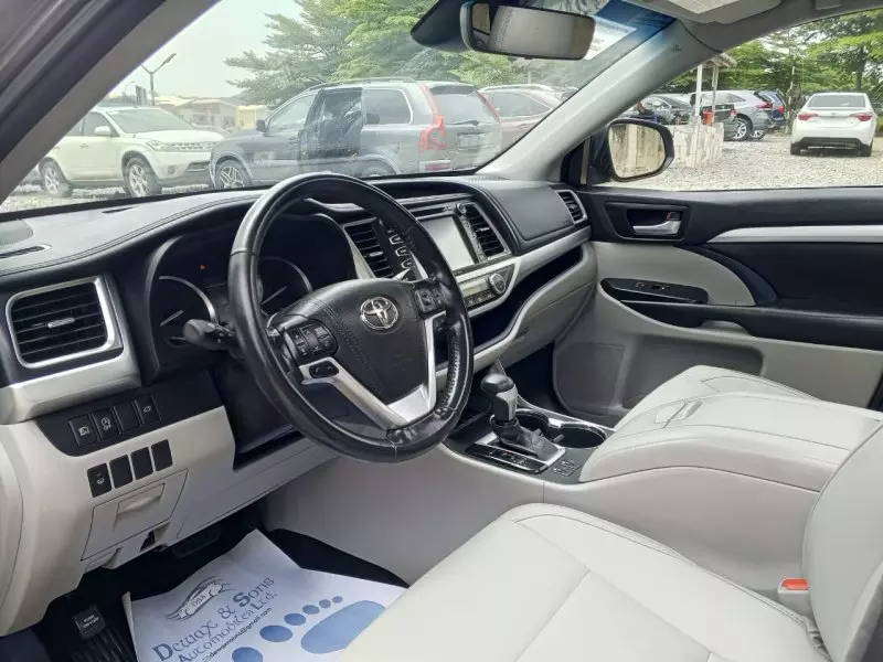 Toyota Highlander   - 2017