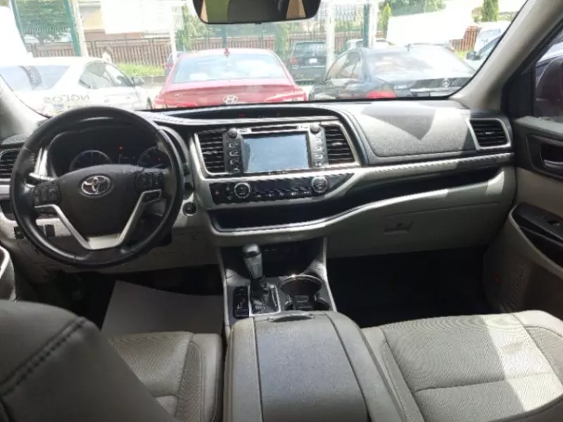 Toyota Highlander   - 2019