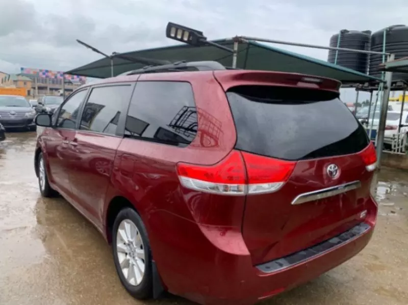 Toyota Sienna   - 2014