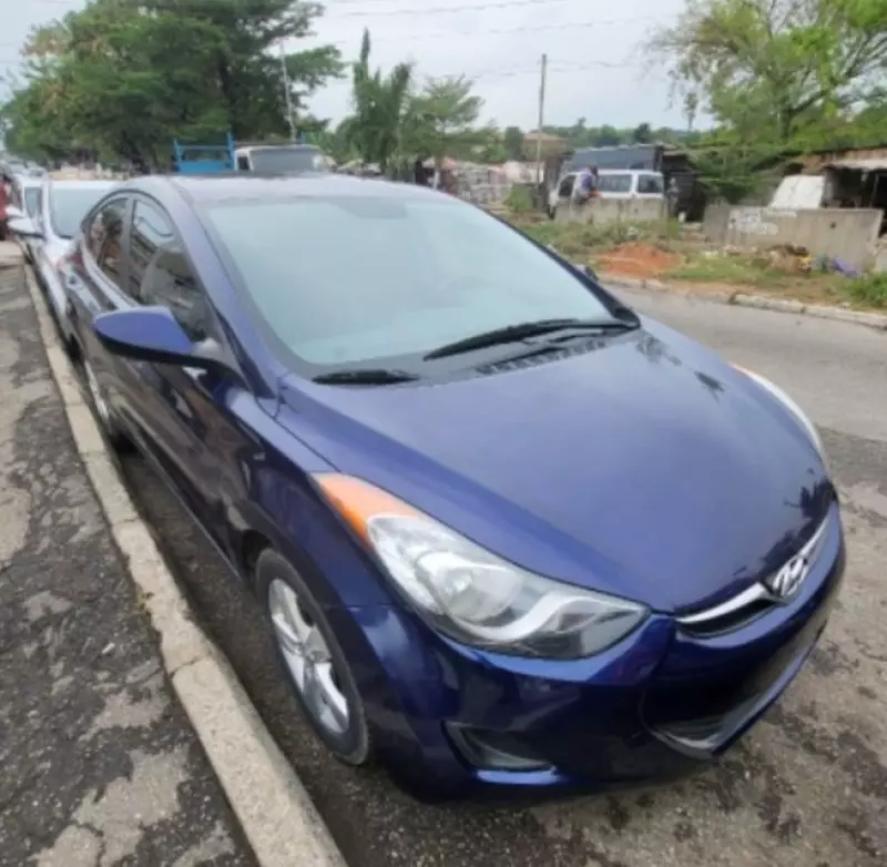 Hyundai Elantra   - 2013