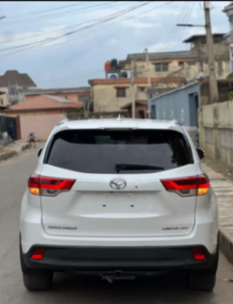 Toyota Highlander   - 2014