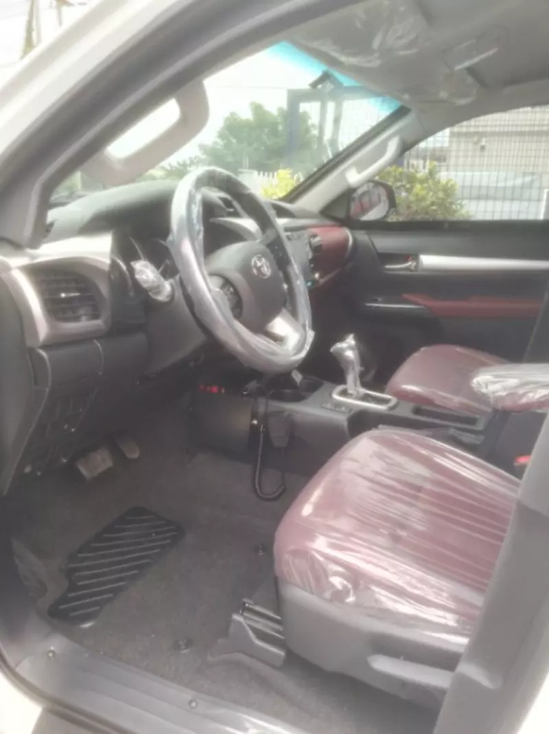 Toyota Hilux   - 2024