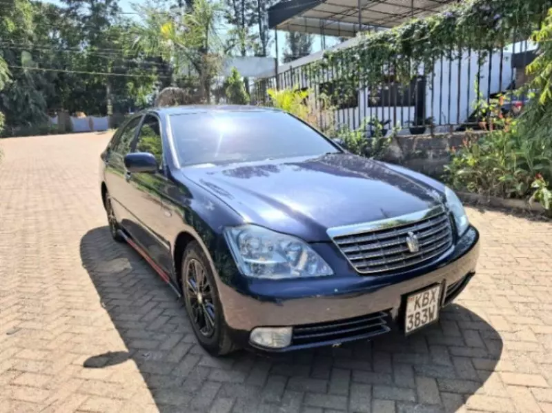 Toyota Crown Royal saloon    - 2006