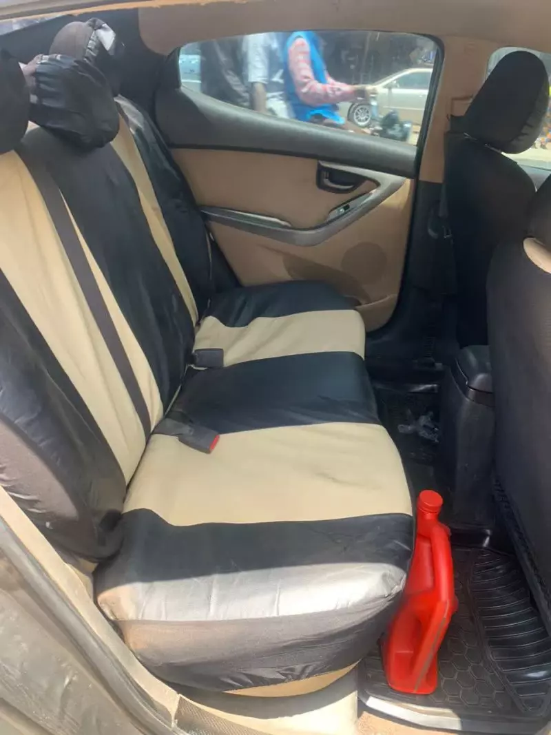 Hyundai Elantra   - 2012