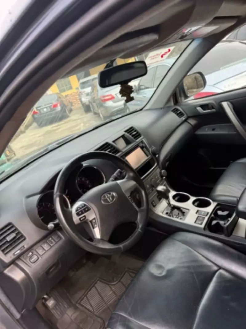 Toyota Highlander   - 2013