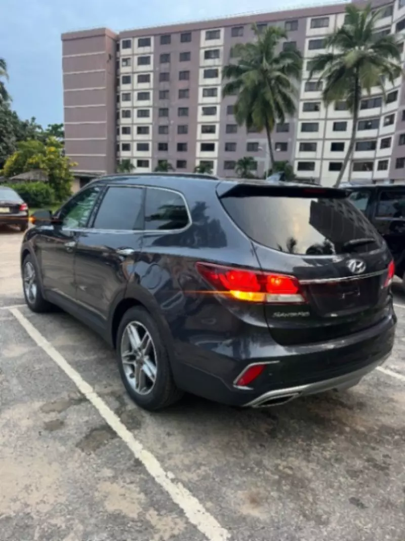 Hyundai Santa Fe   - 2017