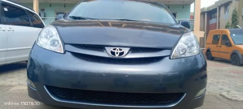 Toyota Sienna   - 2006