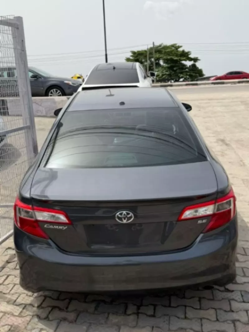Toyota Camry   - 2012