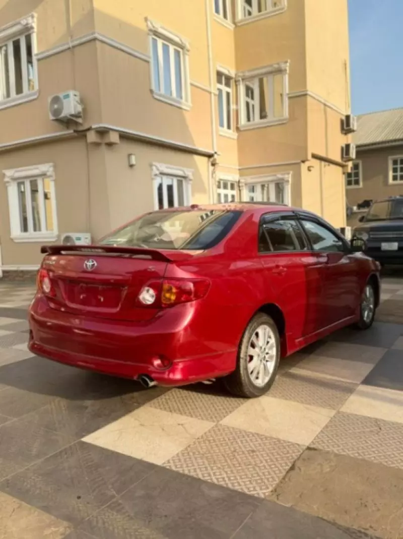 Toyota Corolla   - 2010