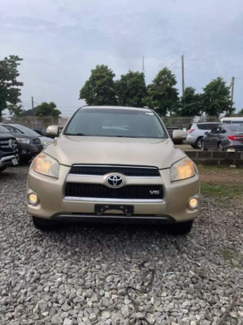 Toyota RAV4   - 2010