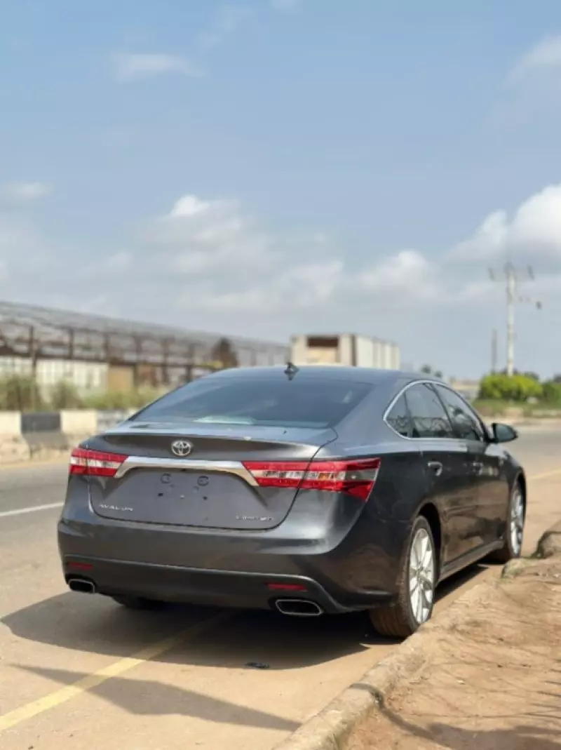 Toyota Avalon   - 2013