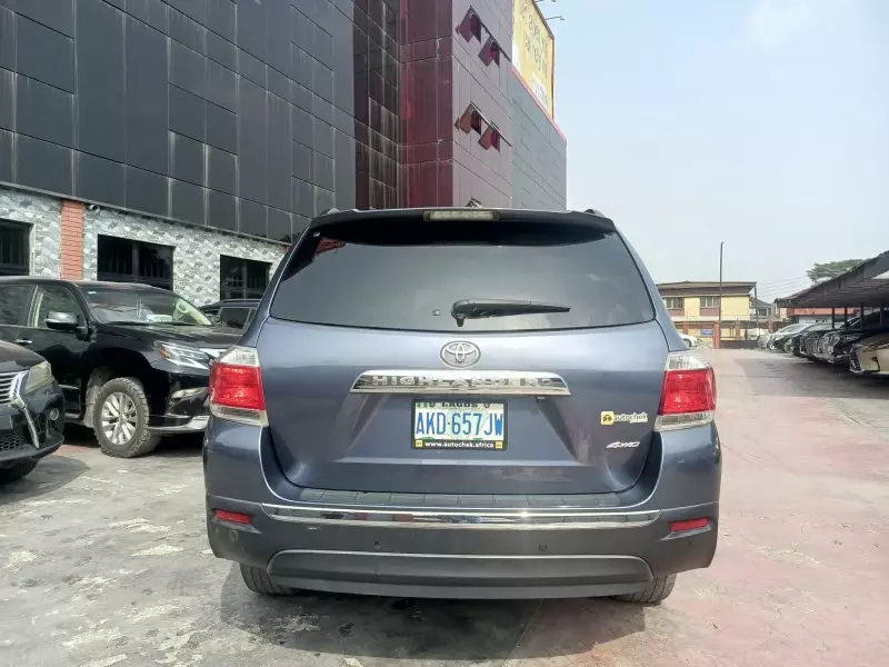 Toyota Highlander   - 2013