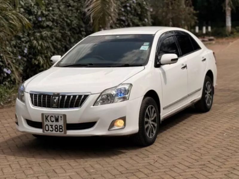 Toyota Premio    - 2012