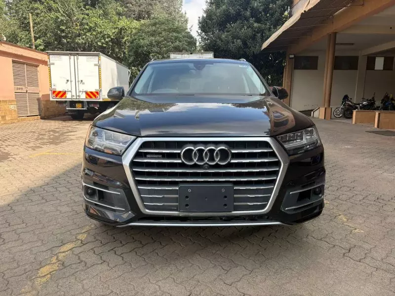 Audi Q7   - 2017