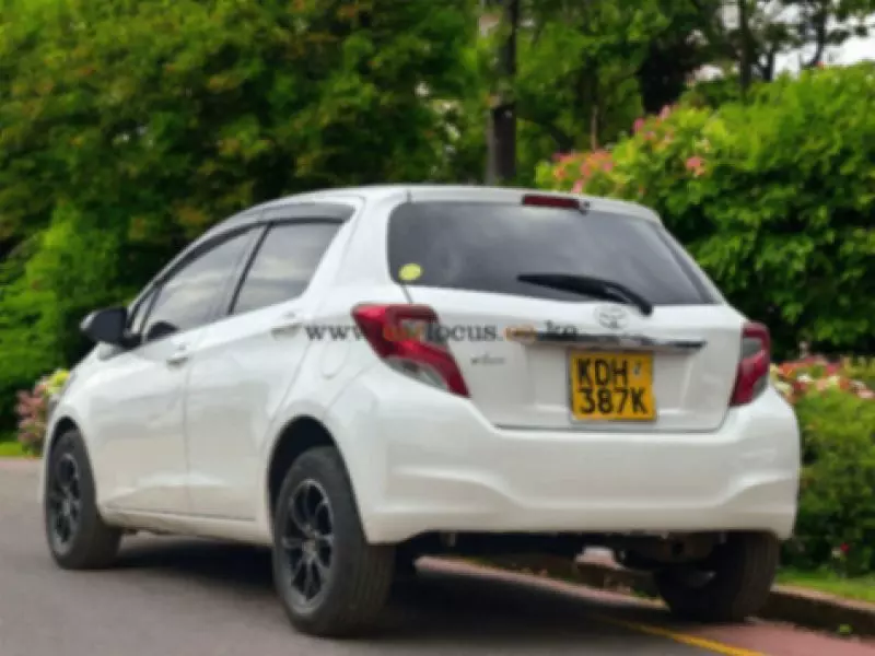 Toyota Vitz   - 2015