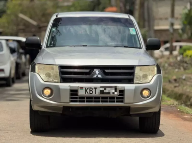 Mitsubishi Pajero   - 2012