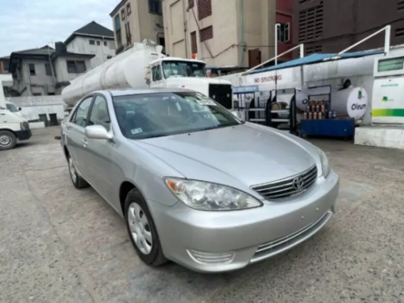 Toyota Camry   - 2005