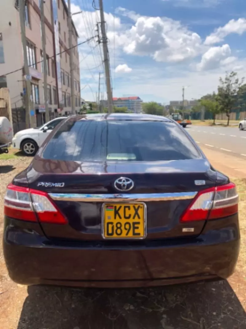 Toyota Premio    - 2012