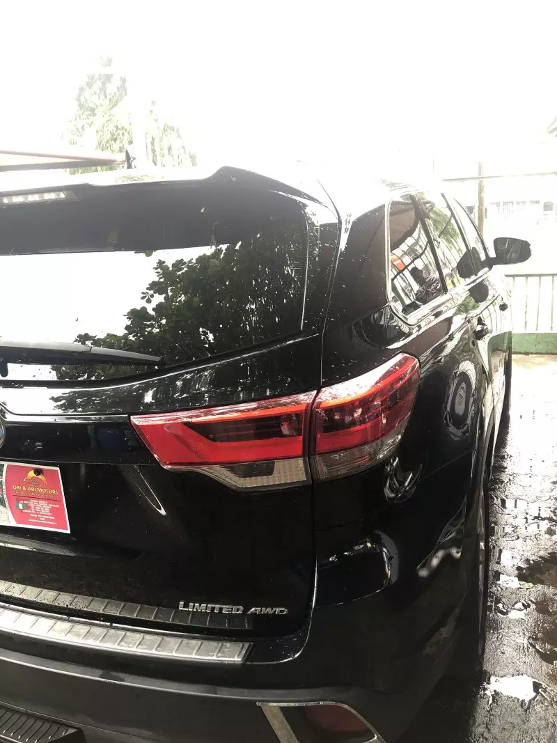 Toyota Highlander   - 2017