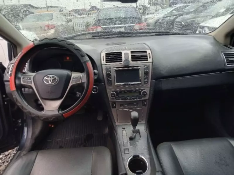 Toyota Avensis   - 2012