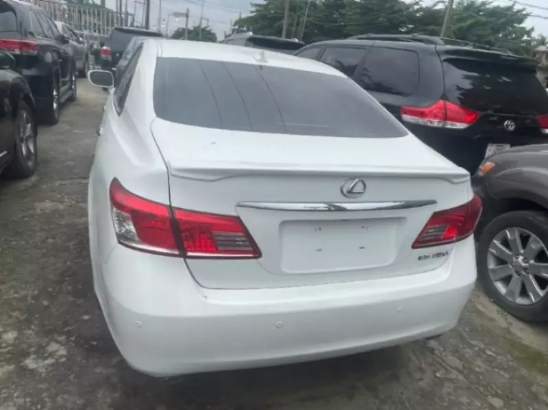 Lexus ES 350   - 2012