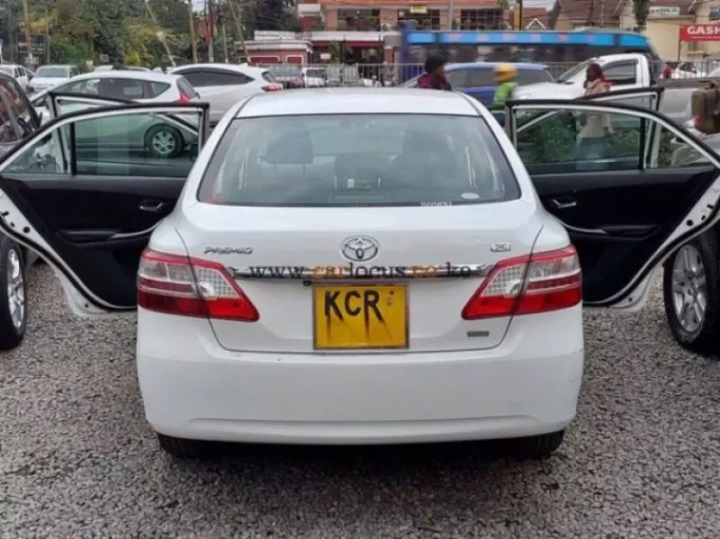 Toyota Premio    - 2011