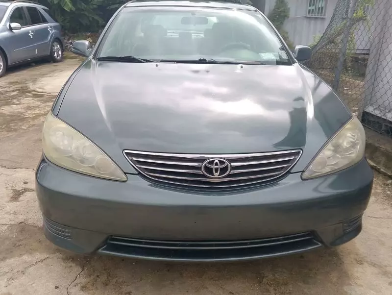 Toyota Camry   - 2005