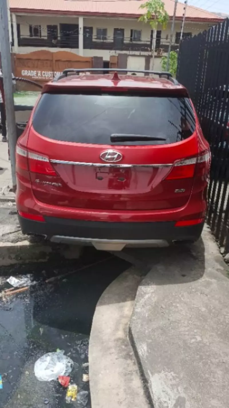 Hyundai Santa Fe   - 2013