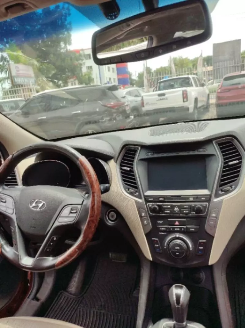 Hyundai Santa Fe   - 2017
