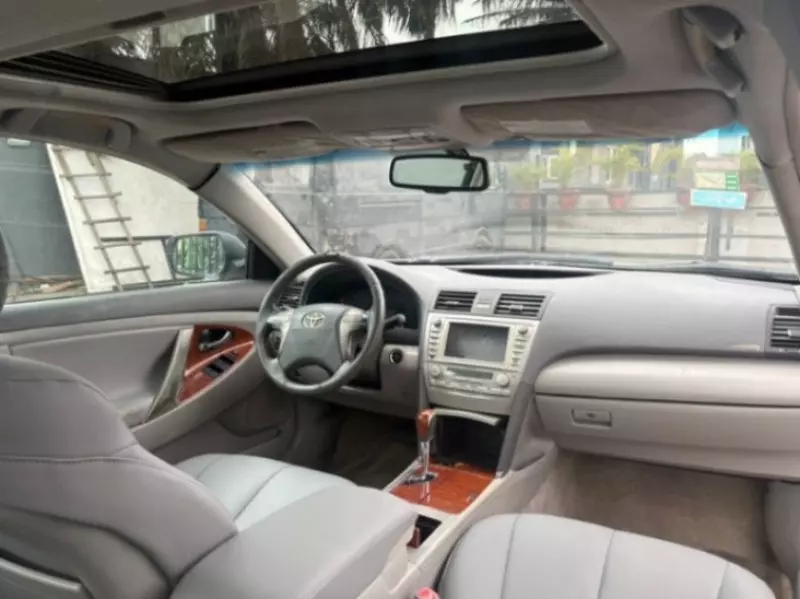 Toyota Camry   - 2011