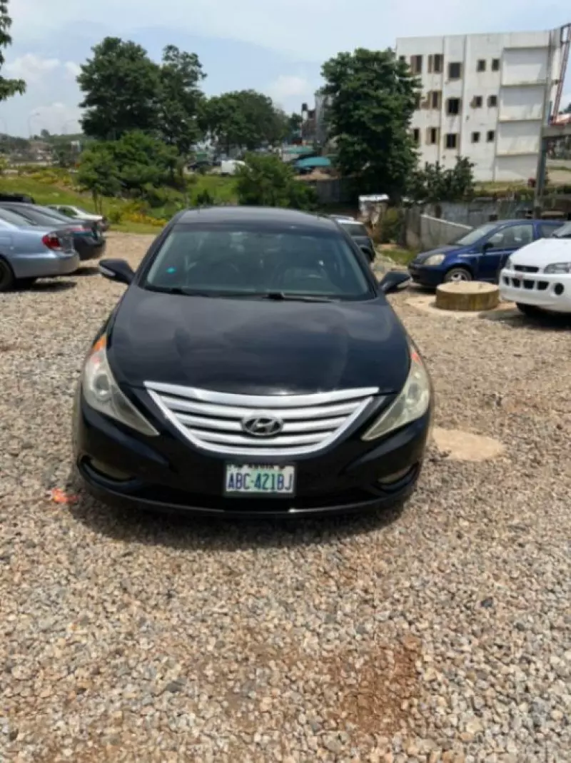 Hyundai Sonata   - 2011