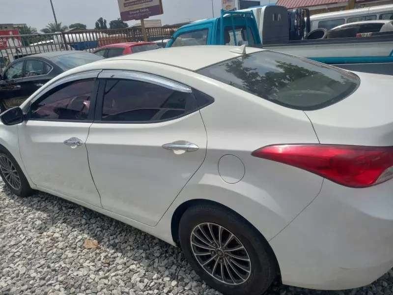 Hyundai Elantra   - 2013