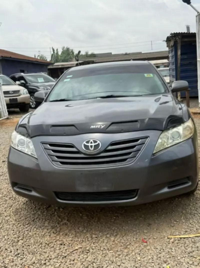 Toyota Camry   - 2009