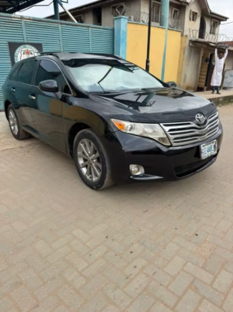 Toyota Venza   - 2011