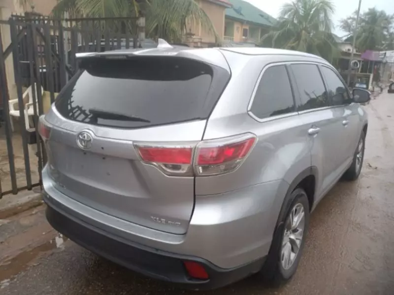 Toyota Highlander   - 2015