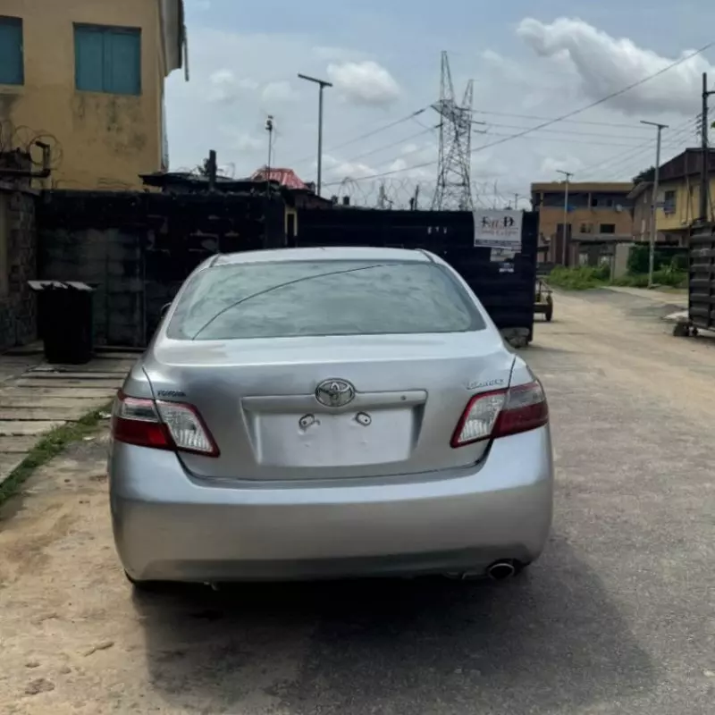 Toyota Camry   - 2010