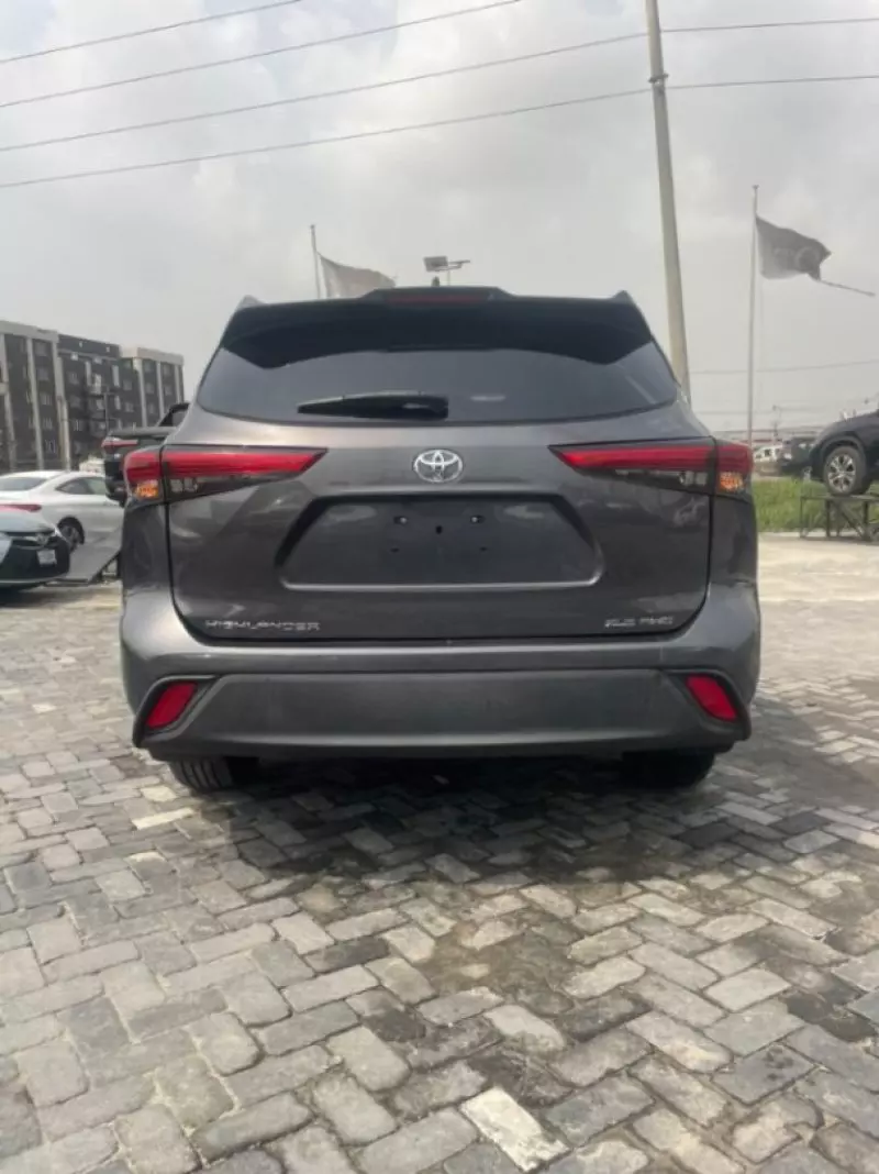 Toyota Highlander   - 2020