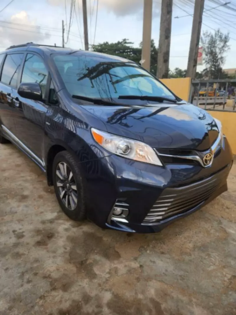 Toyota Sienna   - 2018