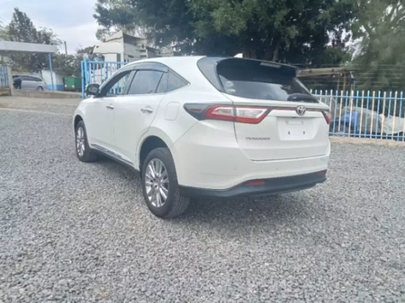 Toyota Harrier   - 2018