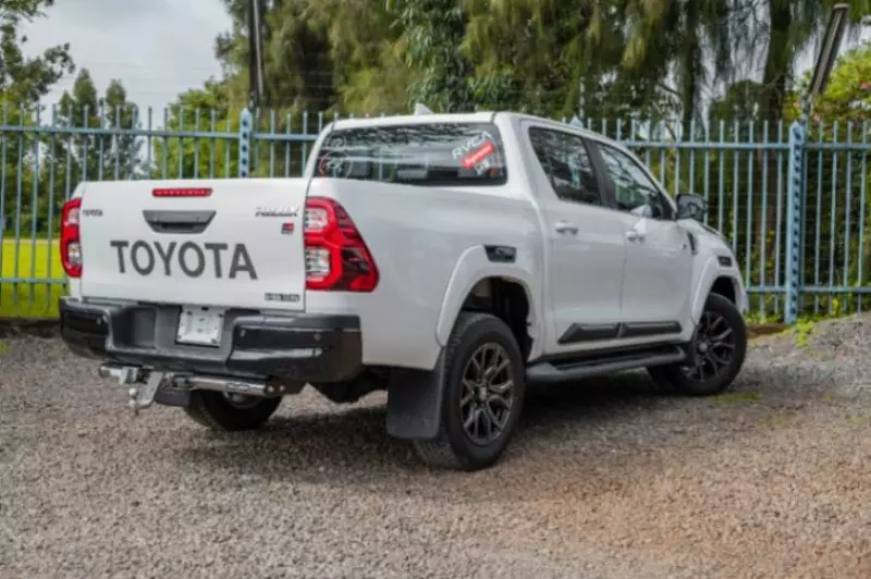 Toyota Hilux   - 2021