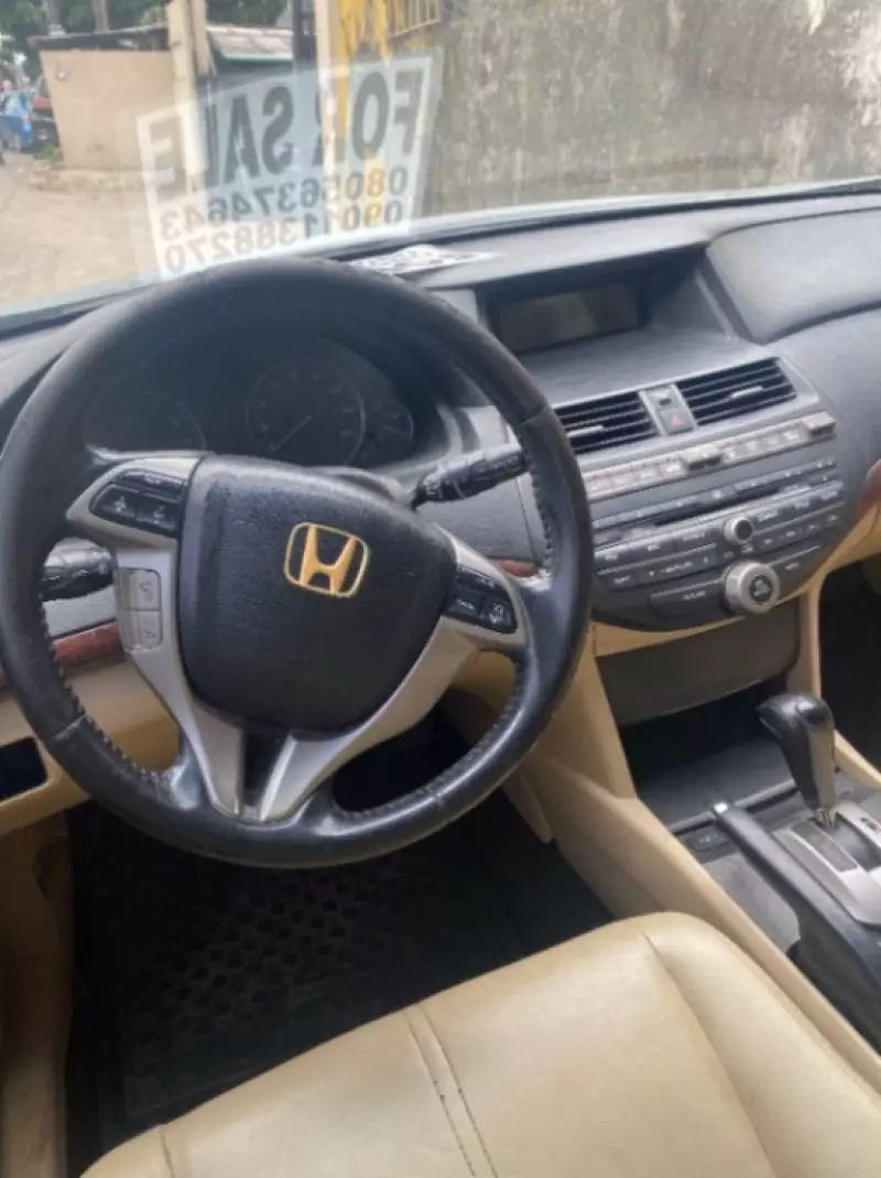 Honda Crosstour   - 2010