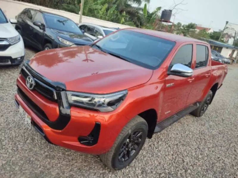 Toyota Hilux    - 2023