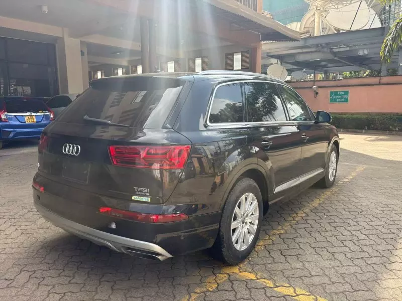 Audi Q7   - 2017