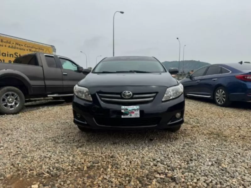 Toyota Corolla   - 2009