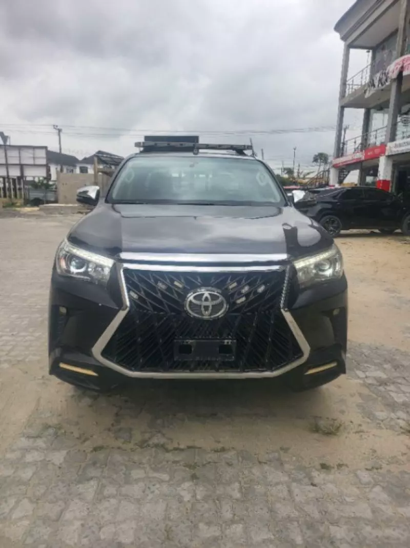 Toyota Hilux   - 2020