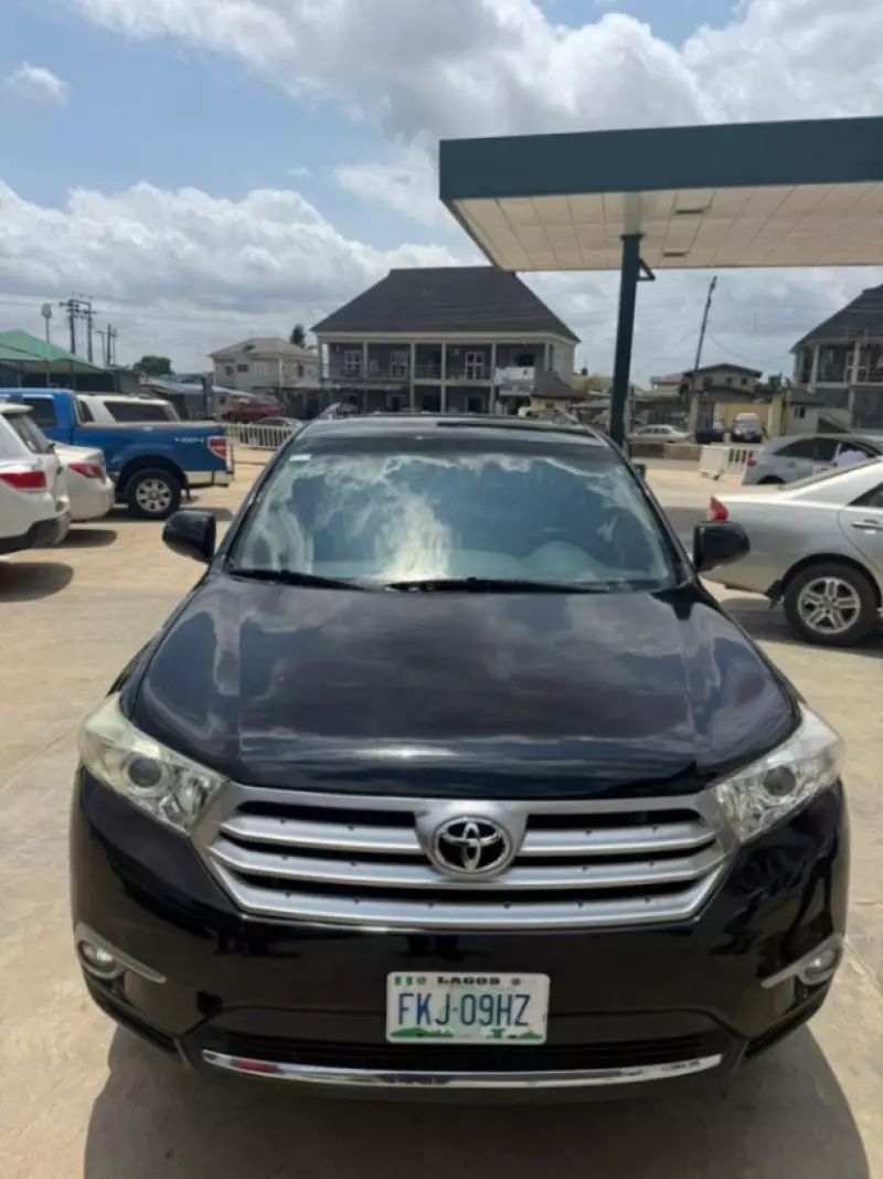Toyota Highlander   - 2012