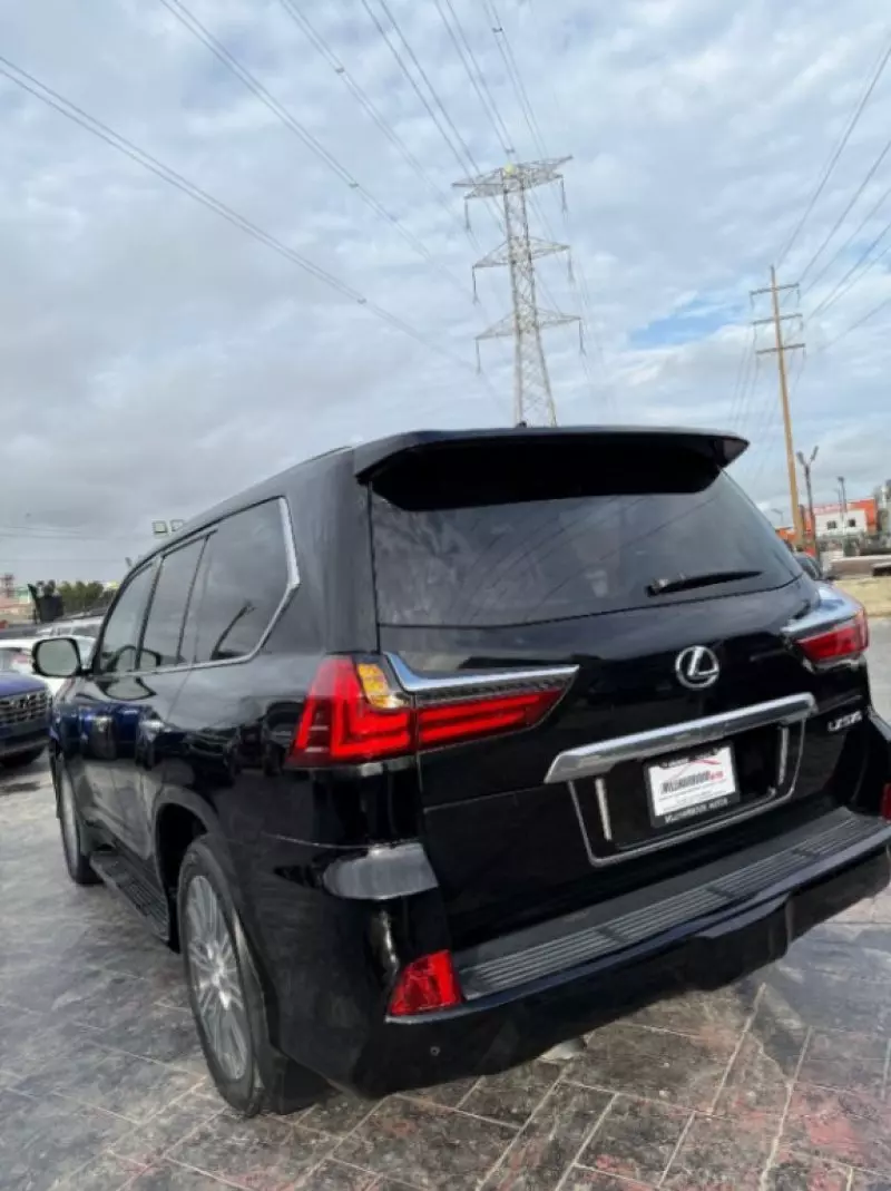 Lexus LX