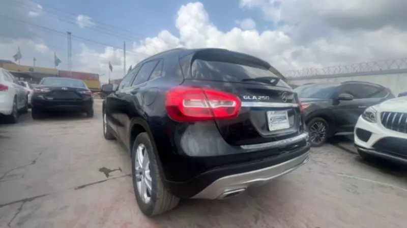 Mercedes-Benz GLA-Class   - 2017