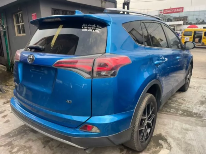 Toyota RAV 4   - 2016